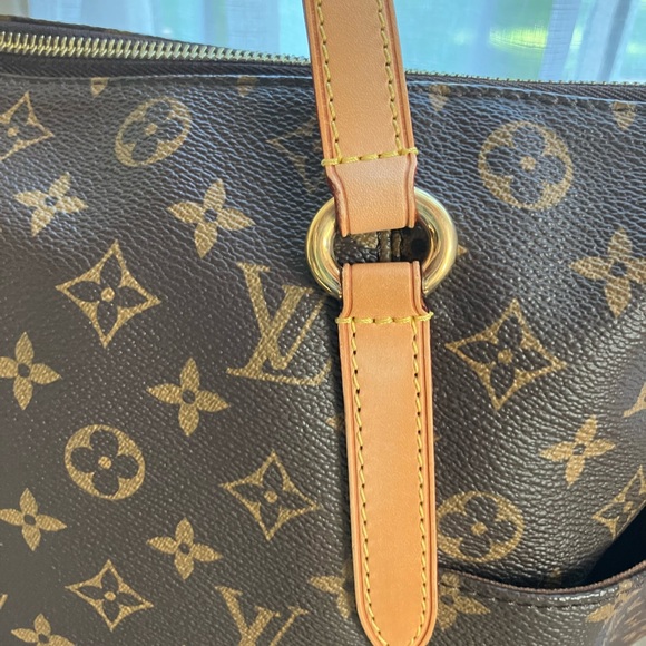 Louis Vuitton monogram Totally GM size bag. Like new excellent condition,No odor - Picture 3 of 15